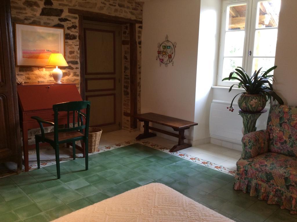 Sapharey Bed & Breakfast Sarrazac  Room photo